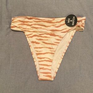 Cheeky bikini bottoms